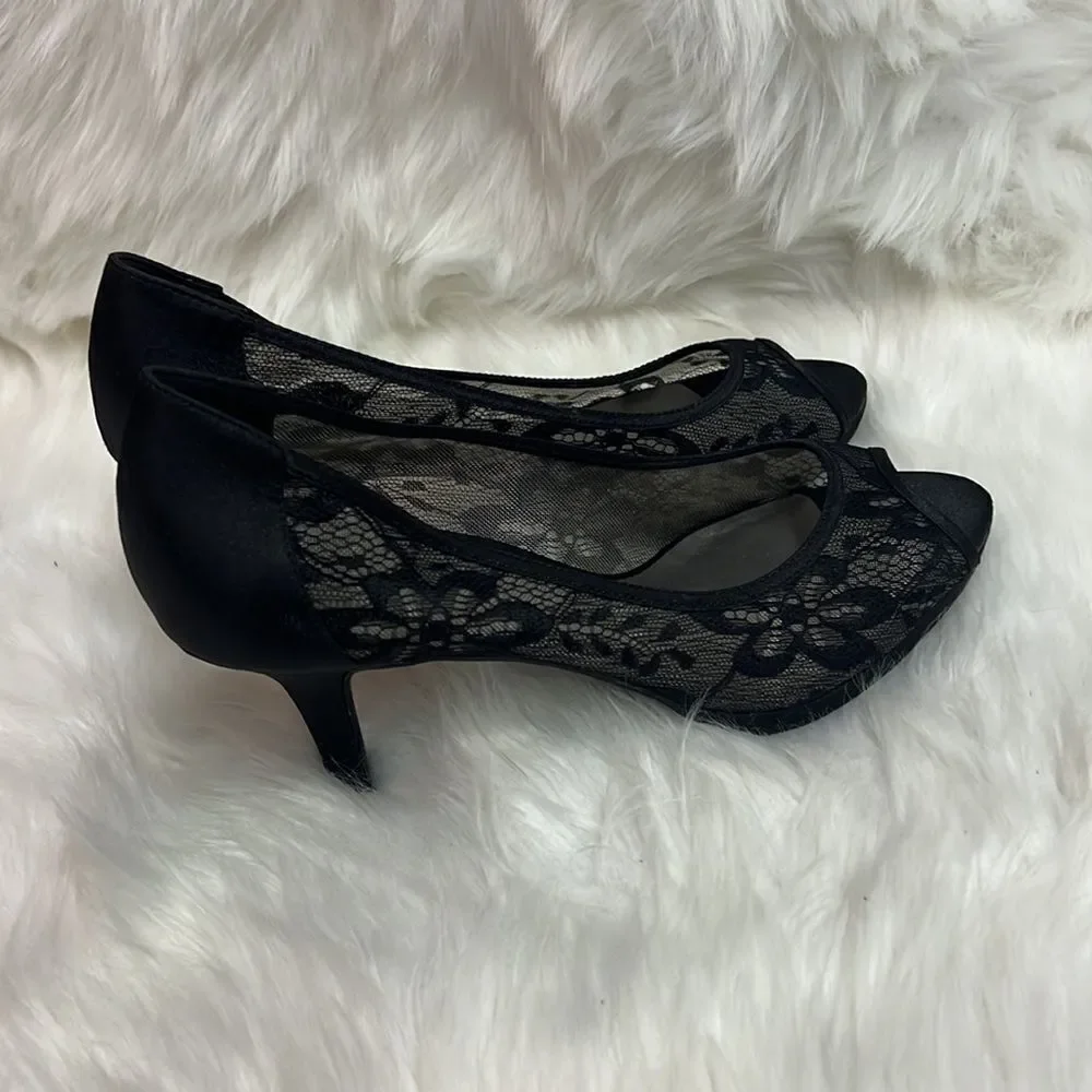Kelly &‎ Katie Lace Peep Toe Heels Size 10 B-24